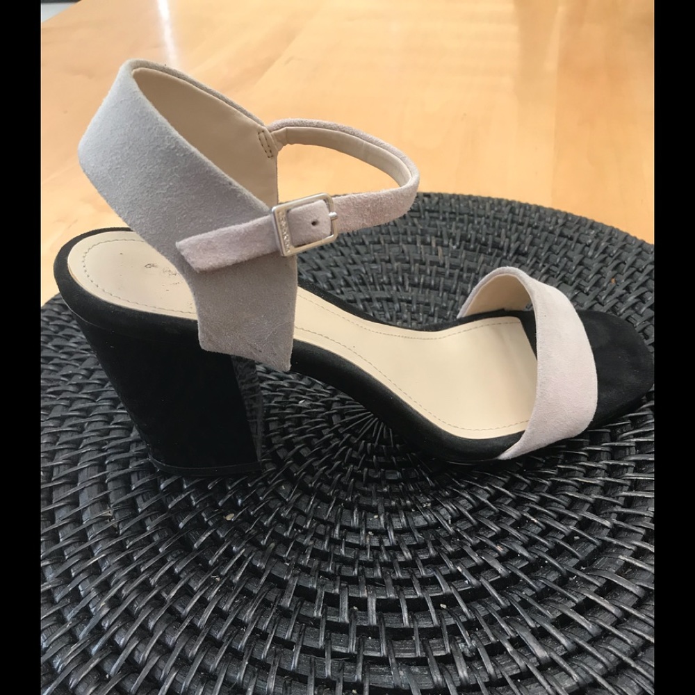 Tri-Tone CALVIN KLEIN Sz 8 1/2M HEELS